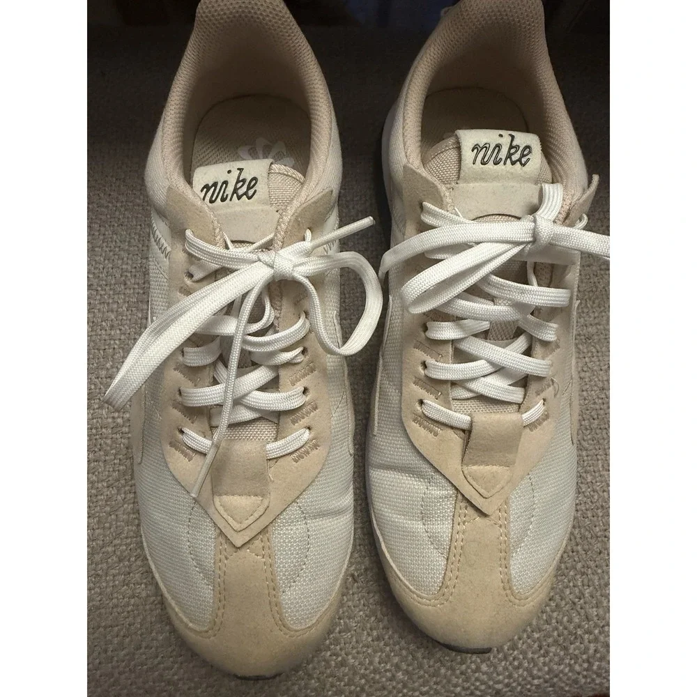 Nike Women's Air Max Pre-Day trainers  Light Bone and Sanddrift Size 7.5